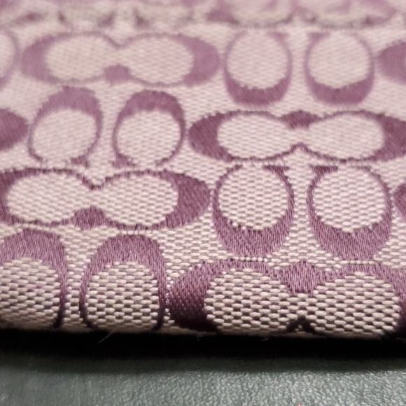 Coach purplish key fob/change purse - Picture 10 of 10